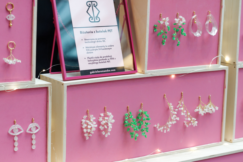 Gabriela Romanska brand earrings at Wzory fairs 2021