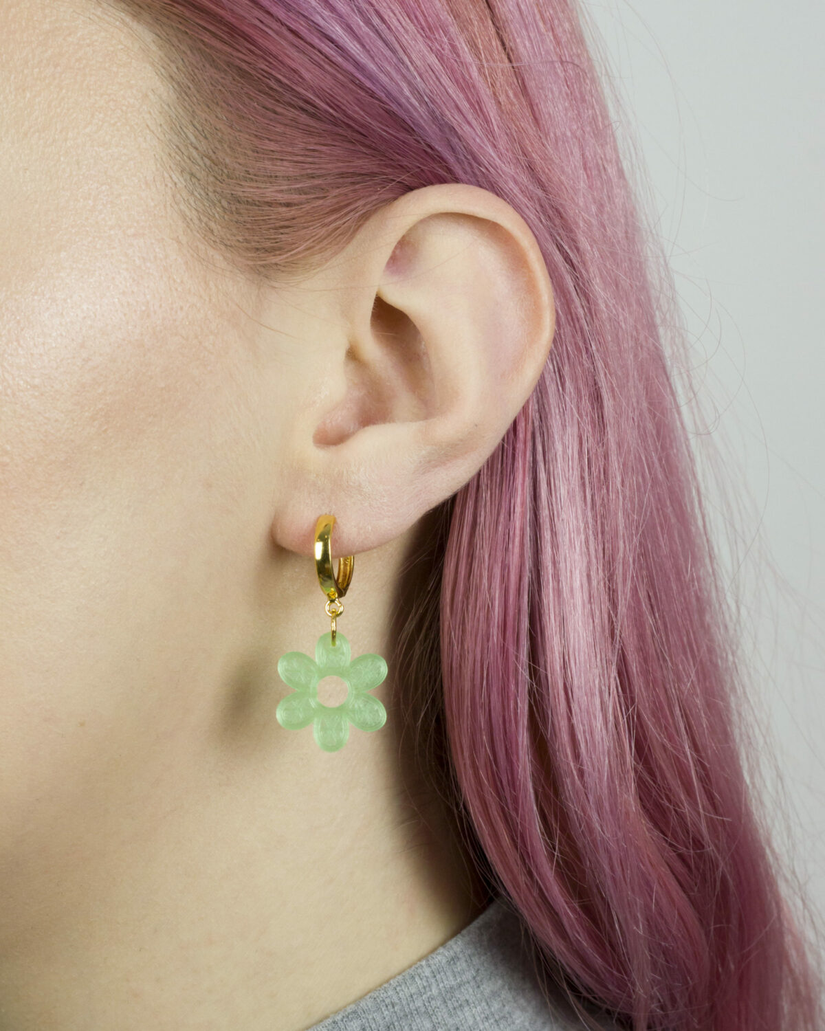 Kolorowy kolczyk Janis Earring Mint marki Romańska
