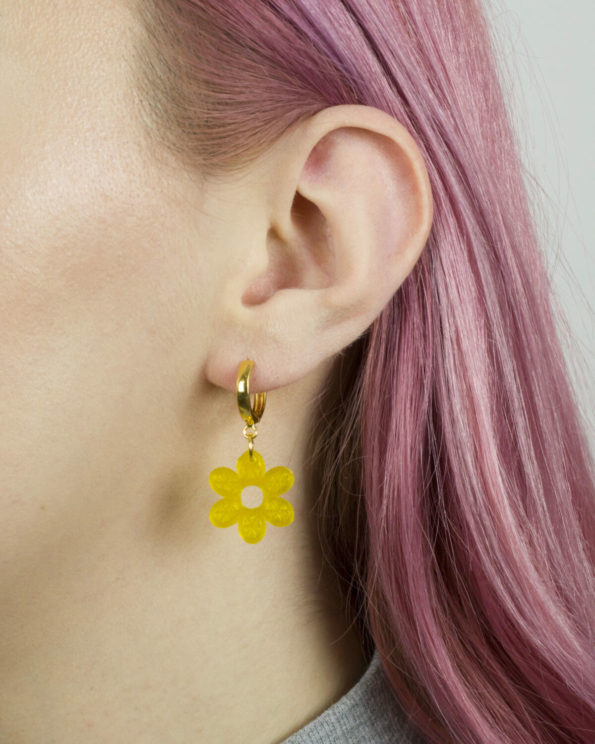 Kolorowy kolczyk Janis Earring Sunshine marki Romańska