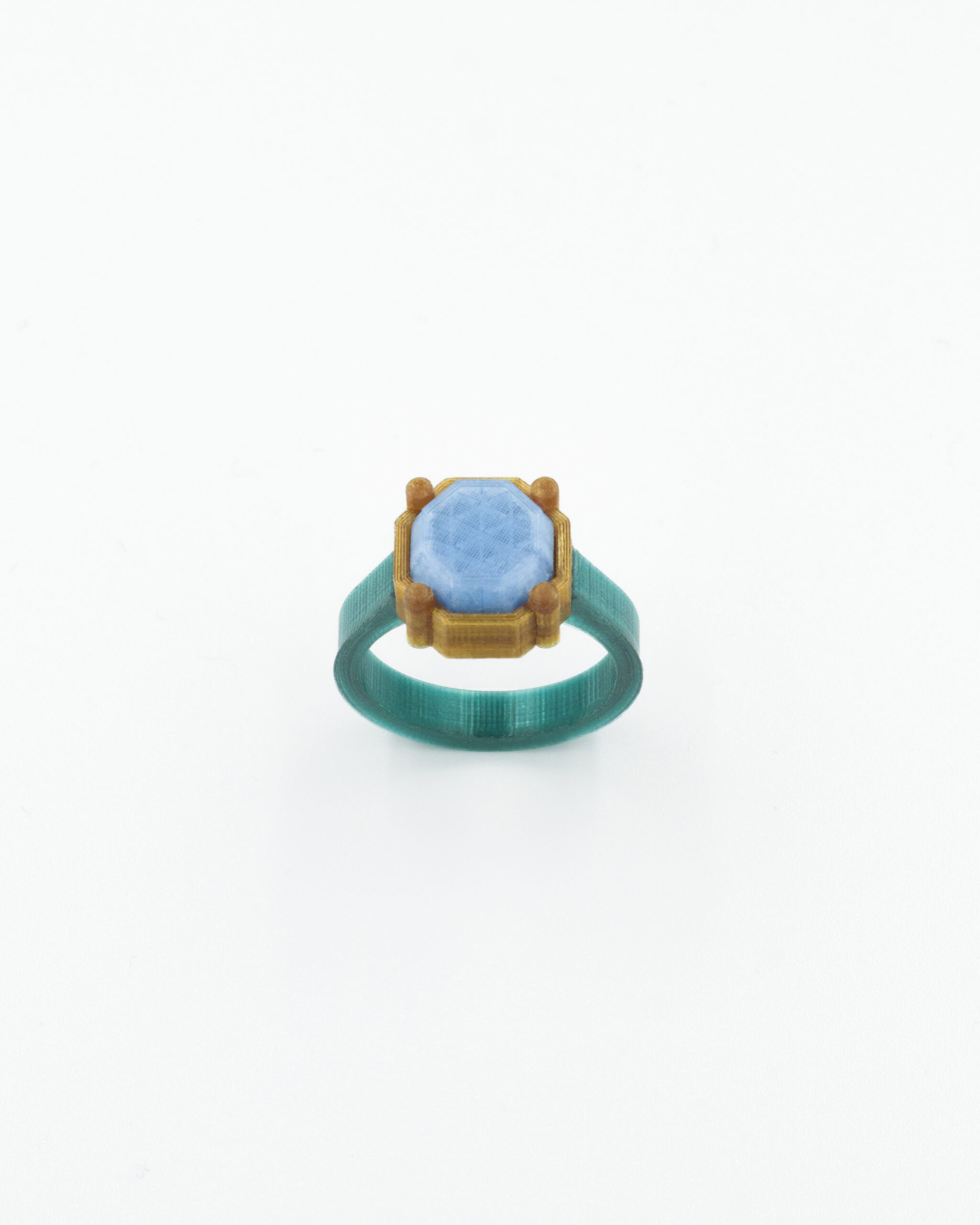 Pierścionek kolorowy Queen Ring marki Romańska z kolekcji Royal Collection
